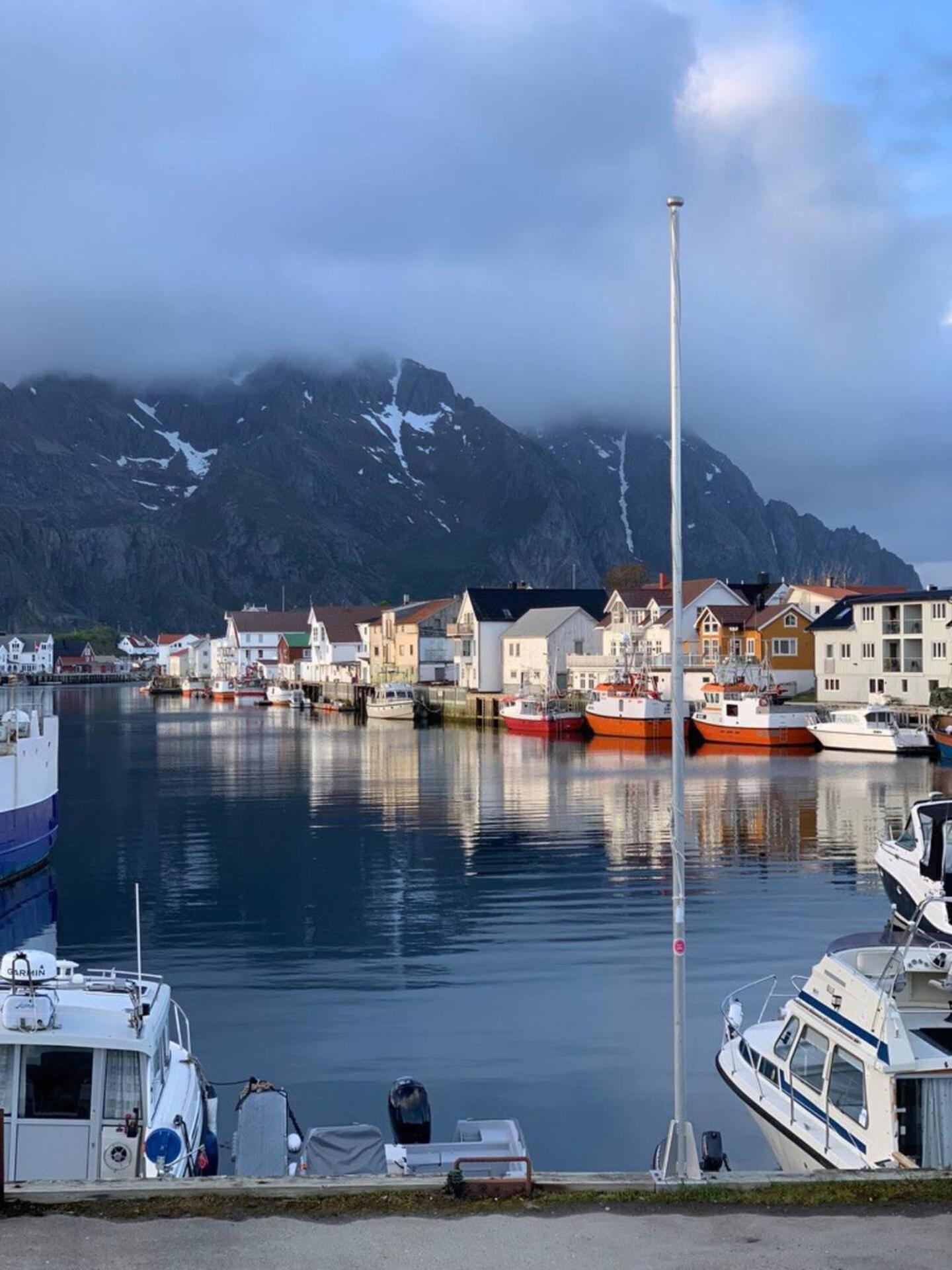Stor Moderne Leilighet I Henningsvaer, 70 Kvm Eksteriør bilde